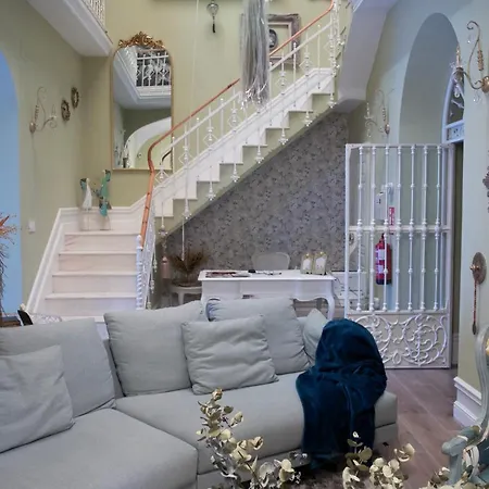 Отель Boutique Iulia 5 Estrellas Медина-де-лас-Торрес